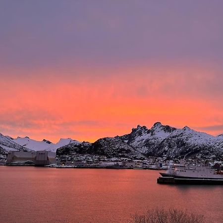 Sentrumsnaer Leilighet Med Utsikt Svolvær Exteriör bild