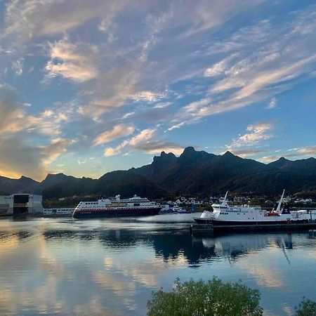 Sentrumsnaer Leilighet Med Utsikt Svolvær Exteriör bild