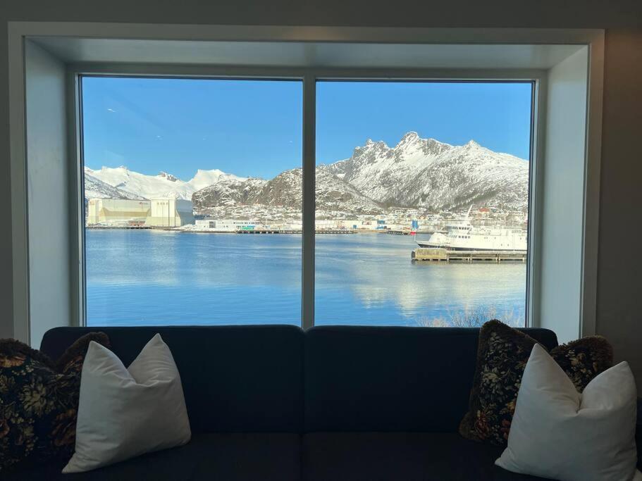Sentrumsnaer Leilighet Med Utsikt Svolvær Exteriör bild